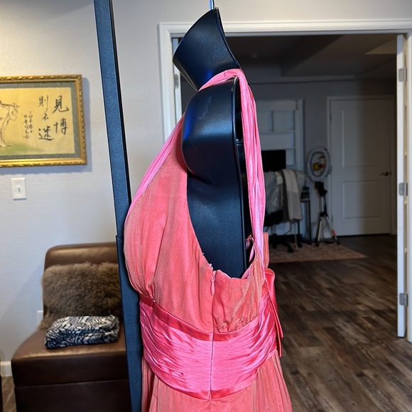 Kay Unger NY | size 12 | self:100% silk & lining: 100% polyester | Coral Color - Picture 5 of 11